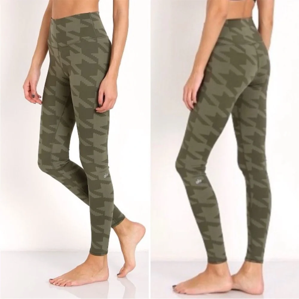 Alo Airbrush Leggings in Jungle Green Houndstooth size XS